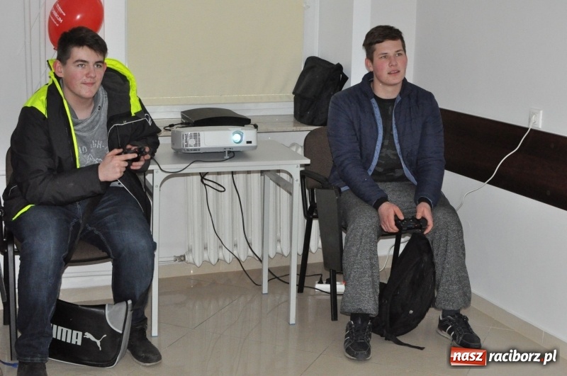 Zdjęcie w galerii na portalu naszraciborz.pl: Nauka i fun zawsze w parze, czyli Drzwi Otwarte Technikum TEB Edukacja wiadomości z regionu