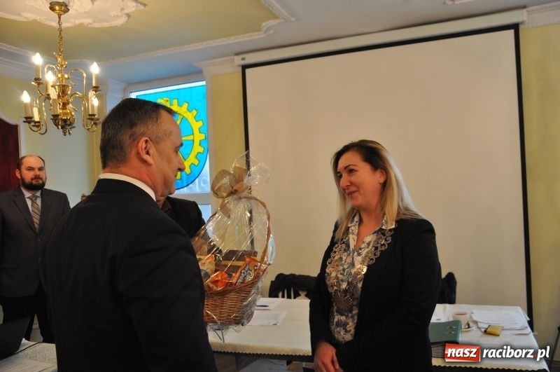 Zdjęcie w galerii na portalu naszraciborz.pl: Rada Miasta pożegnała Henryka Linka, emerytowanego Komendanta Komisariatu w Kuźni Raciborskiej wiadomości z regionu