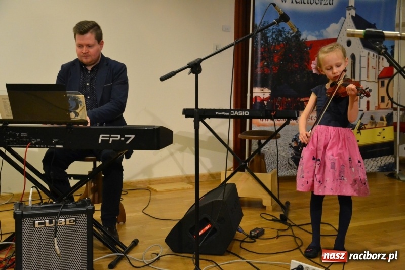 Zdjęcie w galerii na portalu naszraciborz.pl: Koncert Wiosenny na Zamku Piastowskim FOTO i WIDEO wiadomości z regionu