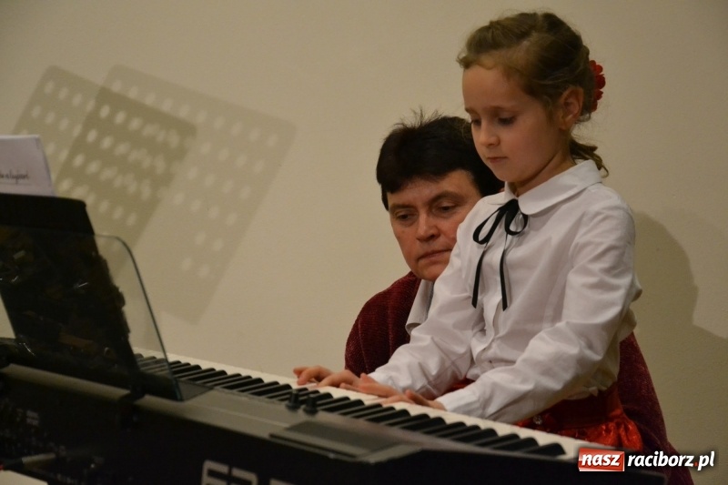Zdjęcie w galerii na portalu naszraciborz.pl: Koncert Wiosenny na Zamku Piastowskim FOTO i WIDEO wiadomości z regionu
