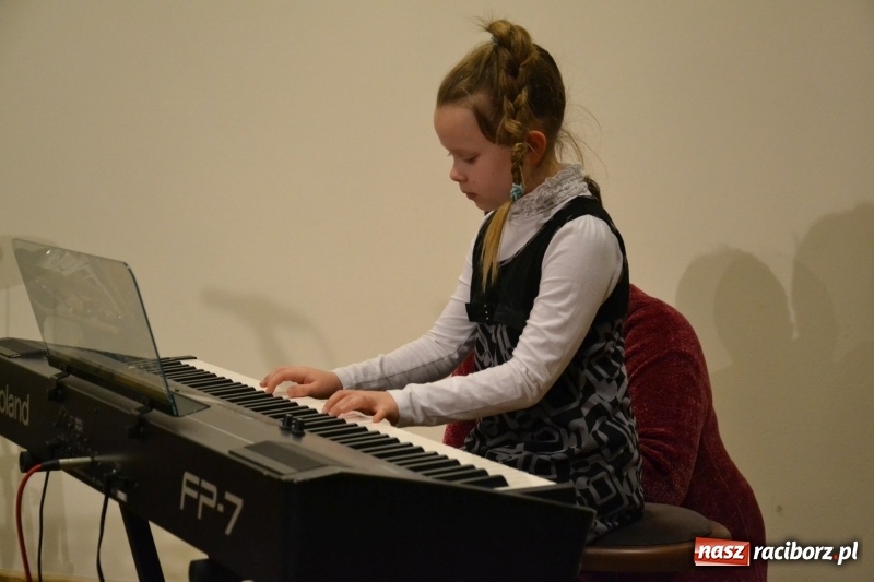 Zdjęcie w galerii na portalu naszraciborz.pl: Koncert Wiosenny na Zamku Piastowskim FOTO i WIDEO wiadomości z regionu