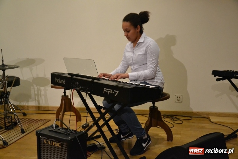 Zdjęcie w galerii na portalu naszraciborz.pl: Koncert Wiosenny na Zamku Piastowskim FOTO i WIDEO wiadomości z regionu