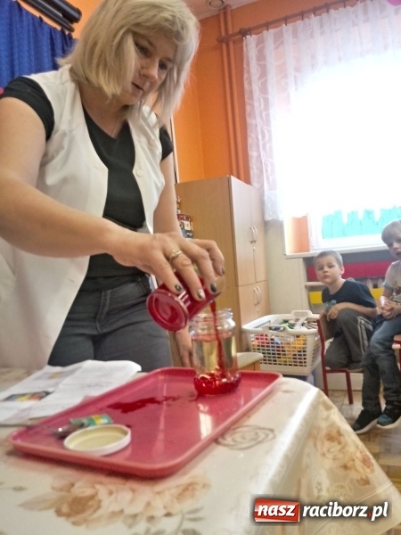 Zdjęcie w galerii na portalu naszraciborz.pl: Dzień z Eksperymetami w przedszkolu w Turzu wiadomości z regionu