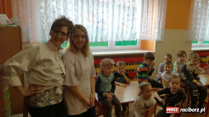 Zdjęcie w galerii na portalu naszraciborz.pl: Dzień z Eksperymetami w przedszkolu w Turzu wiadomości z regionu
