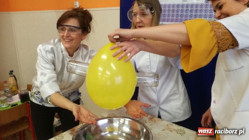 Zdjęcie w galerii na portalu naszraciborz.pl: Dzień z Eksperymetami w przedszkolu w Turzu wiadomości z regionu