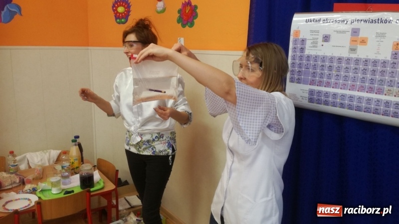 Zdjęcie w galerii na portalu naszraciborz.pl: Dzień z Eksperymetami w przedszkolu w Turzu wiadomości z regionu