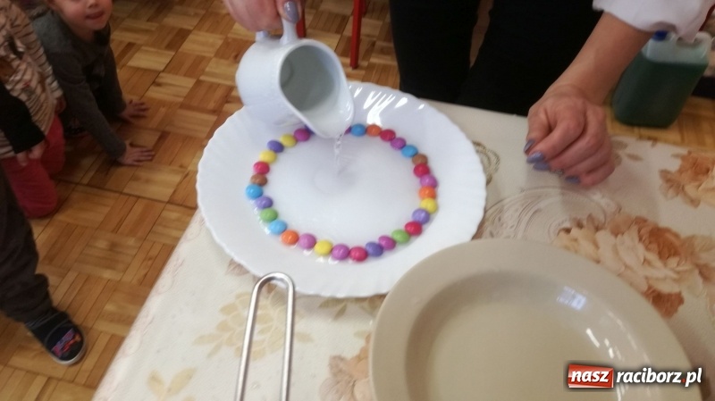 Zdjęcie w galerii na portalu naszraciborz.pl: Dzień z Eksperymetami w przedszkolu w Turzu wiadomości z regionu