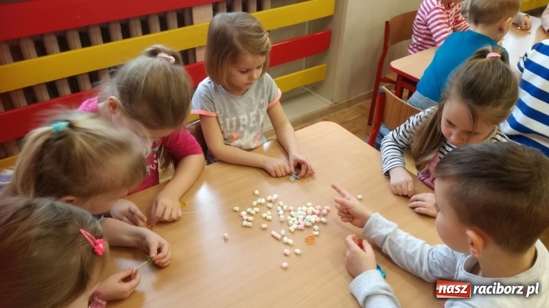 Zdjęcie w galerii na portalu naszraciborz.pl: Dzień z Eksperymetami w przedszkolu w Turzu wiadomości z regionu