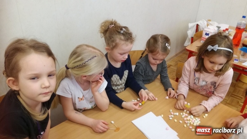 Zdjęcie w galerii na portalu naszraciborz.pl: Dzień z Eksperymetami w przedszkolu w Turzu wiadomości z regionu
