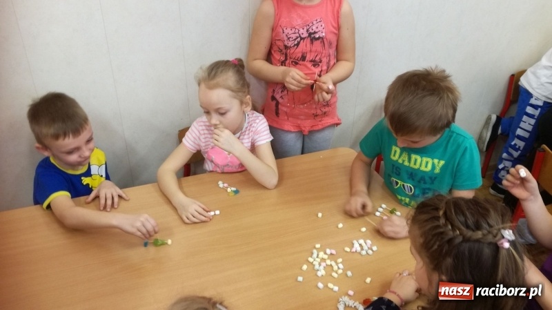 Zdjęcie w galerii na portalu naszraciborz.pl: Dzień z Eksperymetami w przedszkolu w Turzu wiadomości z regionu