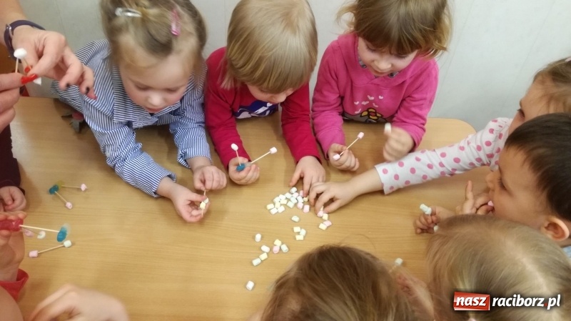 Zdjęcie w galerii na portalu naszraciborz.pl: Dzień z Eksperymetami w przedszkolu w Turzu wiadomości z regionu