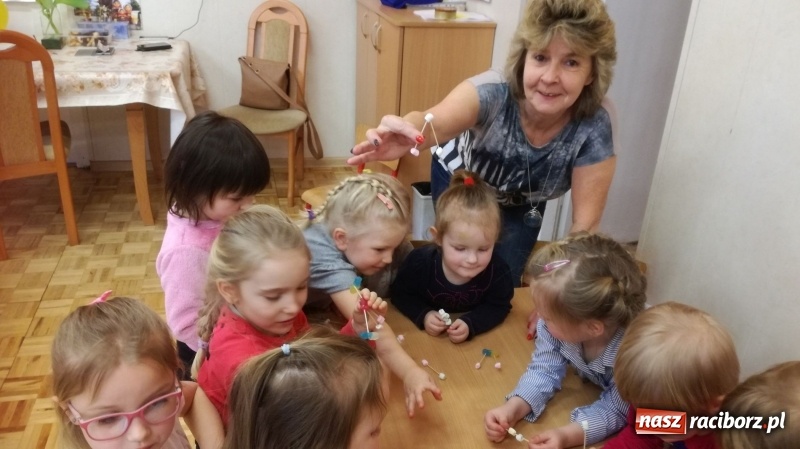 Zdjęcie w galerii na portalu naszraciborz.pl: Dzień z Eksperymetami w przedszkolu w Turzu wiadomości z regionu