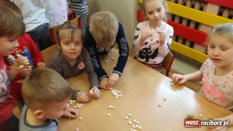 Zdjęcie w galerii na portalu naszraciborz.pl: Dzień z Eksperymetami w przedszkolu w Turzu wiadomości z regionu