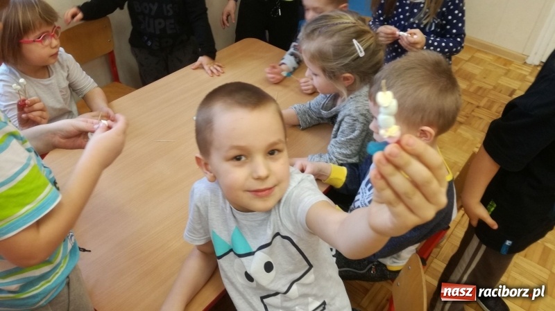 Zdjęcie w galerii na portalu naszraciborz.pl: Dzień z Eksperymetami w przedszkolu w Turzu wiadomości z regionu