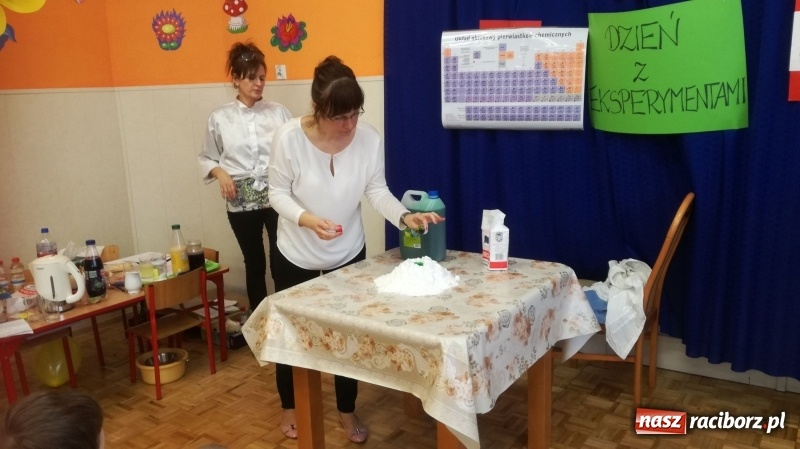 Zdjęcie w galerii na portalu naszraciborz.pl: Dzień z Eksperymetami w przedszkolu w Turzu wiadomości z regionu