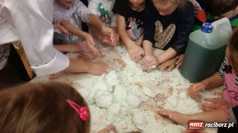 Zdjęcie w galerii na portalu naszraciborz.pl: Dzień z Eksperymetami w przedszkolu w Turzu wiadomości z regionu