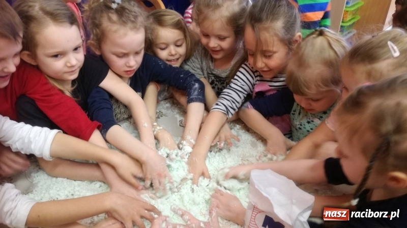 Zdjęcie w galerii na portalu naszraciborz.pl: Dzień z Eksperymetami w przedszkolu w Turzu wiadomości z regionu
