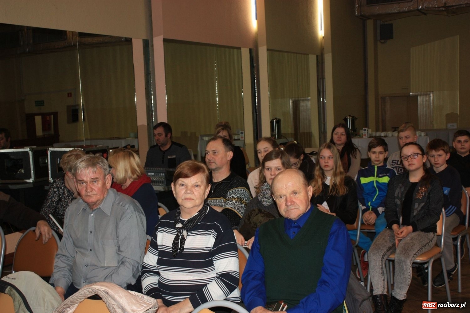 Zdjęcie w galerii na portalu naszraciborz.pl: Leszek Jodliński w Miejskim Ośrodku Kultury w Krzanowicach wiadomości z regionu