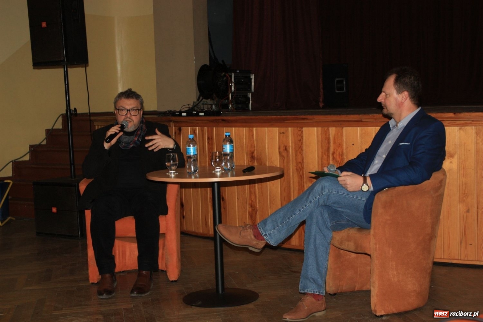 Zdjęcie w galerii na portalu naszraciborz.pl: Leszek Jodliński w Miejskim Ośrodku Kultury w Krzanowicach wiadomości z regionu