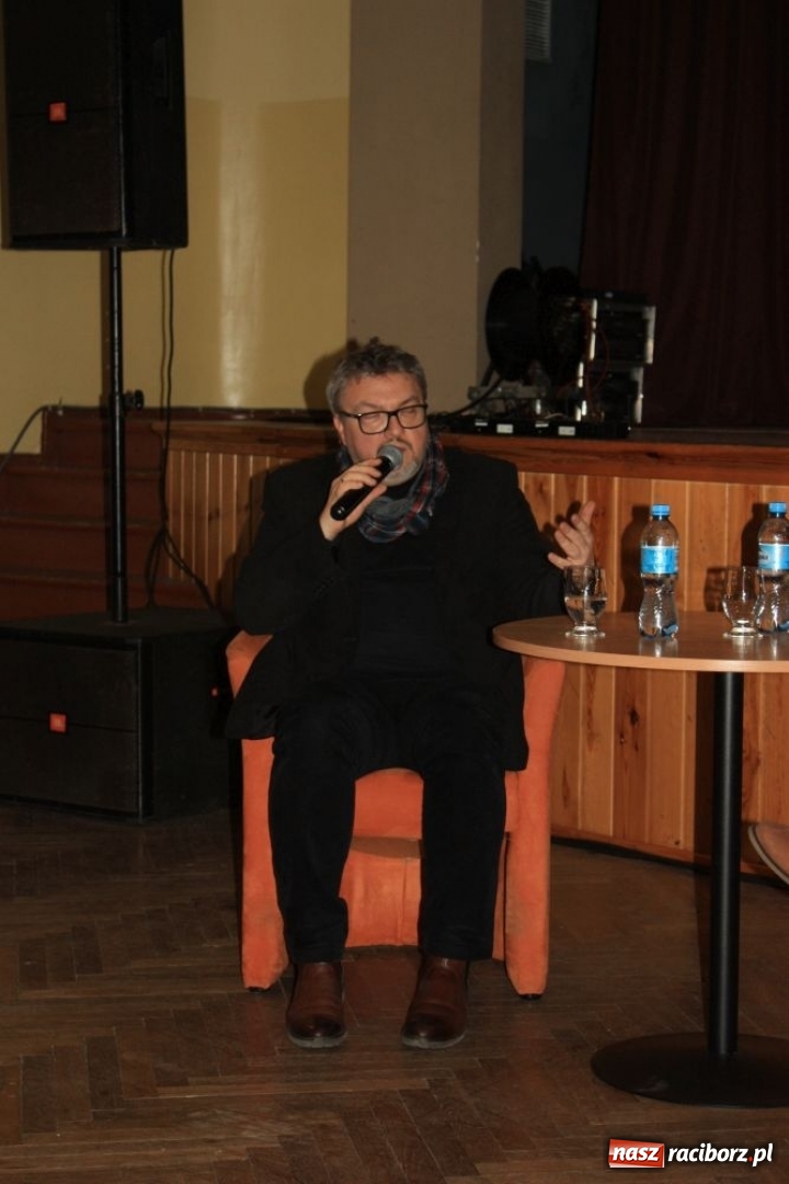 Zdjęcie w galerii na portalu naszraciborz.pl: Leszek Jodliński w Miejskim Ośrodku Kultury w Krzanowicach wiadomości z regionu