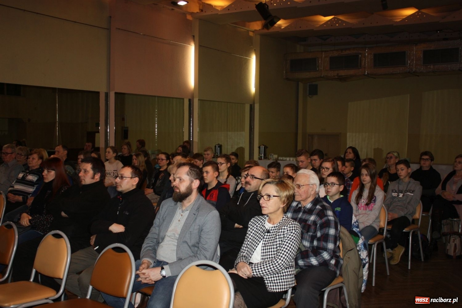Zdjęcie w galerii na portalu naszraciborz.pl: Leszek Jodliński w Miejskim Ośrodku Kultury w Krzanowicach wiadomości z regionu