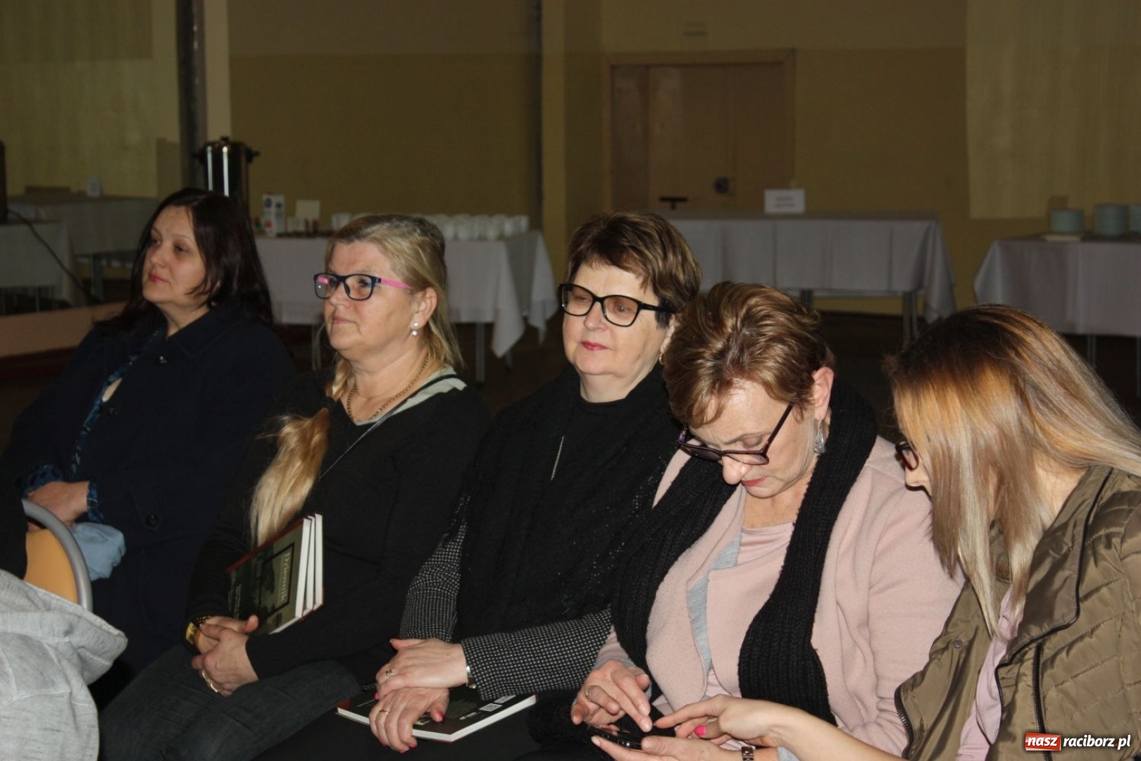 Zdjęcie w galerii na portalu naszraciborz.pl: Leszek Jodliński w Miejskim Ośrodku Kultury w Krzanowicach wiadomości z regionu