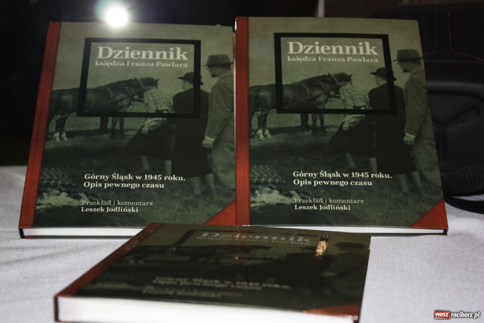 Zdjęcie w galerii na portalu naszraciborz.pl: Leszek Jodliński w Miejskim Ośrodku Kultury w Krzanowicach wiadomości z regionu