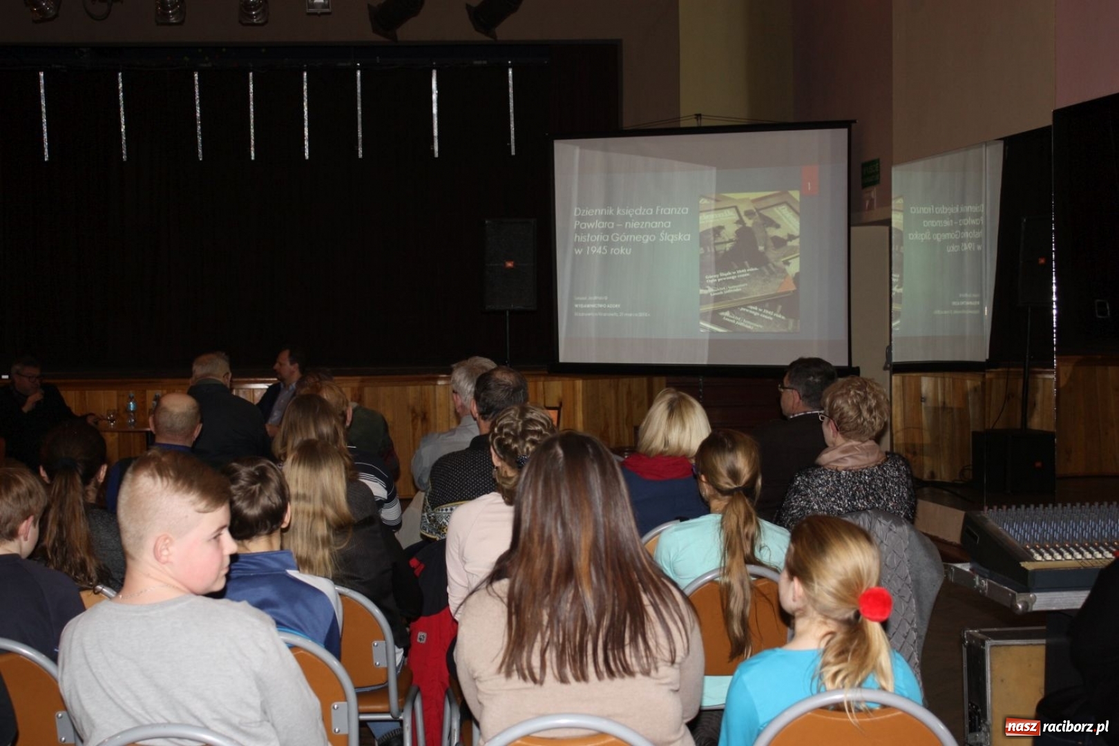Zdjęcie w galerii na portalu naszraciborz.pl: Leszek Jodliński w Miejskim Ośrodku Kultury w Krzanowicach wiadomości z regionu