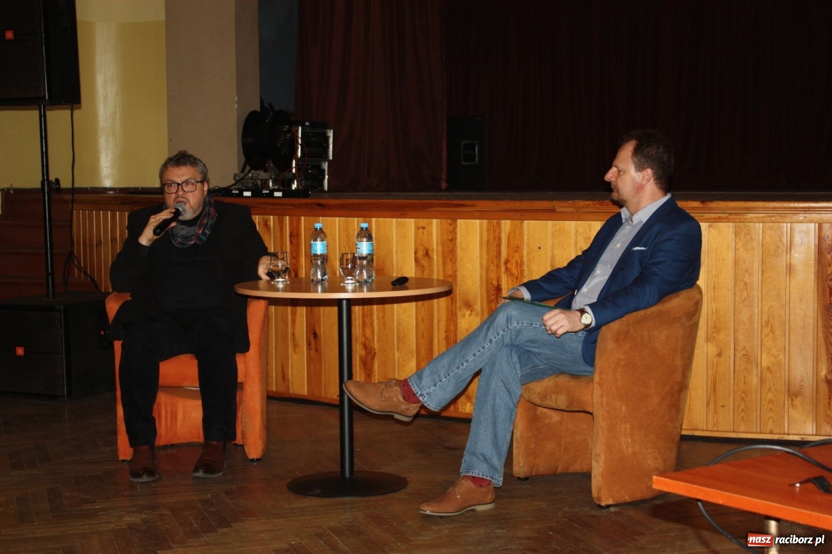 Zdjęcie w galerii na portalu naszraciborz.pl: Leszek Jodliński w Miejskim Ośrodku Kultury w Krzanowicach wiadomości z regionu