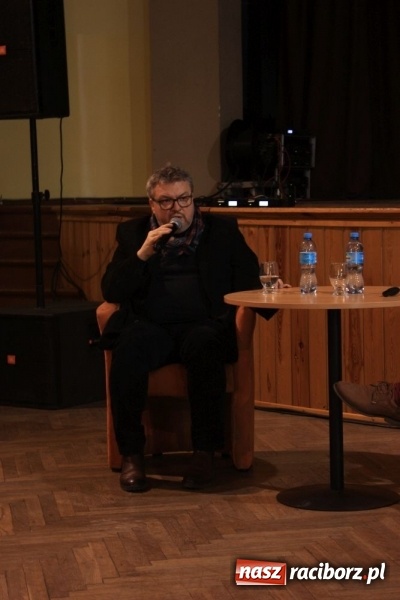 Zdjęcie w galerii na portalu naszraciborz.pl: Leszek Jodliński w Miejskim Ośrodku Kultury w Krzanowicach wiadomości z regionu