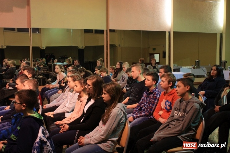 Zdjęcie w galerii na portalu naszraciborz.pl: Leszek Jodliński w Miejskim Ośrodku Kultury w Krzanowicach wiadomości z regionu