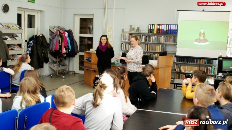 Zdjęcie w galerii na portalu naszraciborz.pl: Sztuka portretu z Justyną Styszyńską w raciborskiej bibliotece wiadomości z regionu