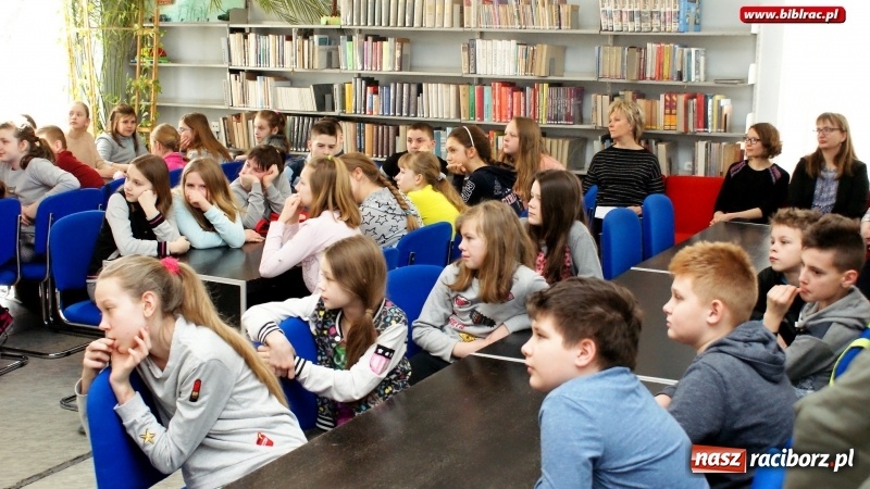 Zdjęcie w galerii na portalu naszraciborz.pl: Sztuka portretu z Justyną Styszyńską w raciborskiej bibliotece wiadomości z regionu