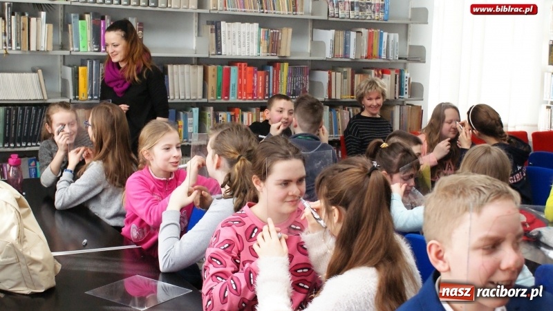 Zdjęcie w galerii na portalu naszraciborz.pl: Sztuka portretu z Justyną Styszyńską w raciborskiej bibliotece wiadomości z regionu