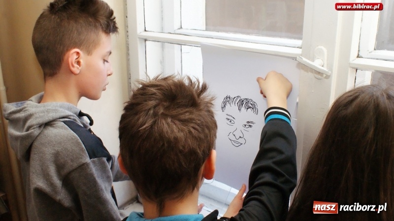 Zdjęcie w galerii na portalu naszraciborz.pl: Sztuka portretu z Justyną Styszyńską w raciborskiej bibliotece wiadomości z regionu