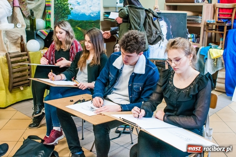 Zdjęcie w galerii na portalu naszraciborz.pl: Malarstwo, fotografia i grafika, czyli Dzień Otwarty raciborskiego Plastyka wiadomości z regionu