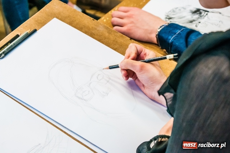 Zdjęcie w galerii na portalu naszraciborz.pl: Malarstwo, fotografia i grafika, czyli Dzień Otwarty raciborskiego Plastyka wiadomości z regionu
