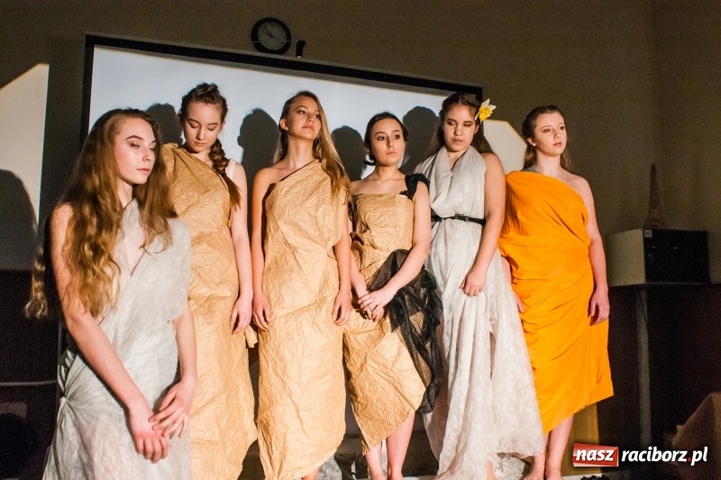 Zdjęcie w galerii na portalu naszraciborz.pl: Malarstwo, fotografia i grafika, czyli Dzień Otwarty raciborskiego Plastyka wiadomości z regionu