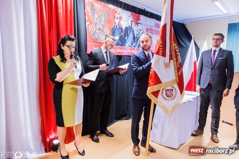 Zdjęcie w galerii na portalu naszraciborz.pl: Racibórz pamięta o Cichociemnych z AK. Patriotyczna uroczystość w poprawczaku wiadomości z regionu