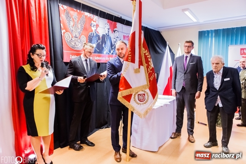 Zdjęcie w galerii na portalu naszraciborz.pl: Racibórz pamięta o Cichociemnych z AK. Patriotyczna uroczystość w poprawczaku wiadomości z regionu