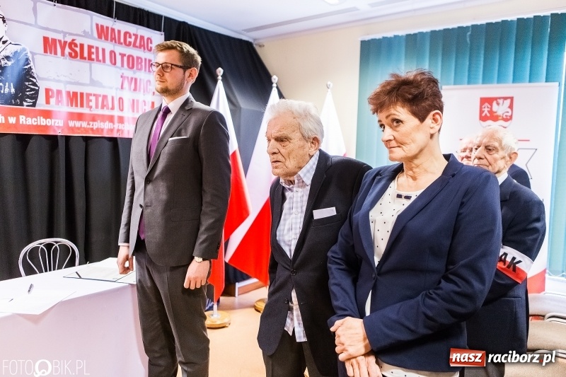 Zdjęcie w galerii na portalu naszraciborz.pl: Racibórz pamięta o Cichociemnych z AK. Patriotyczna uroczystość w poprawczaku wiadomości z regionu