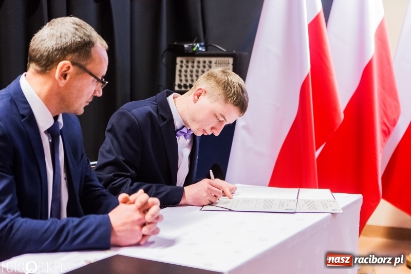 Zdjęcie w galerii na portalu naszraciborz.pl: Racibórz pamięta o Cichociemnych z AK. Patriotyczna uroczystość w poprawczaku wiadomości z regionu