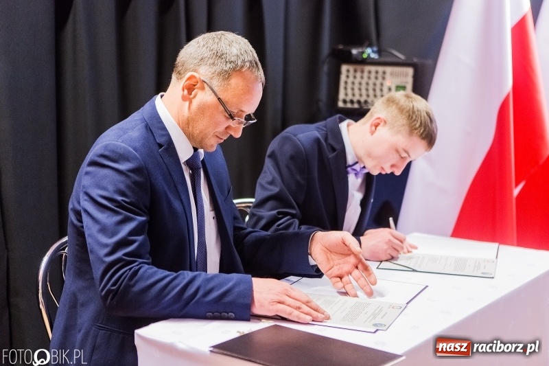 Zdjęcie w galerii na portalu naszraciborz.pl: Racibórz pamięta o Cichociemnych z AK. Patriotyczna uroczystość w poprawczaku wiadomości z regionu