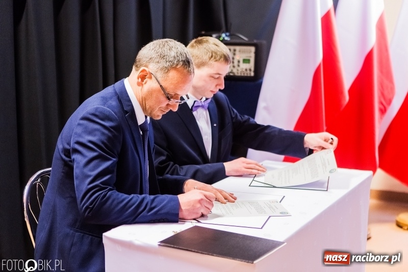 Zdjęcie w galerii na portalu naszraciborz.pl: Racibórz pamięta o Cichociemnych z AK. Patriotyczna uroczystość w poprawczaku wiadomości z regionu