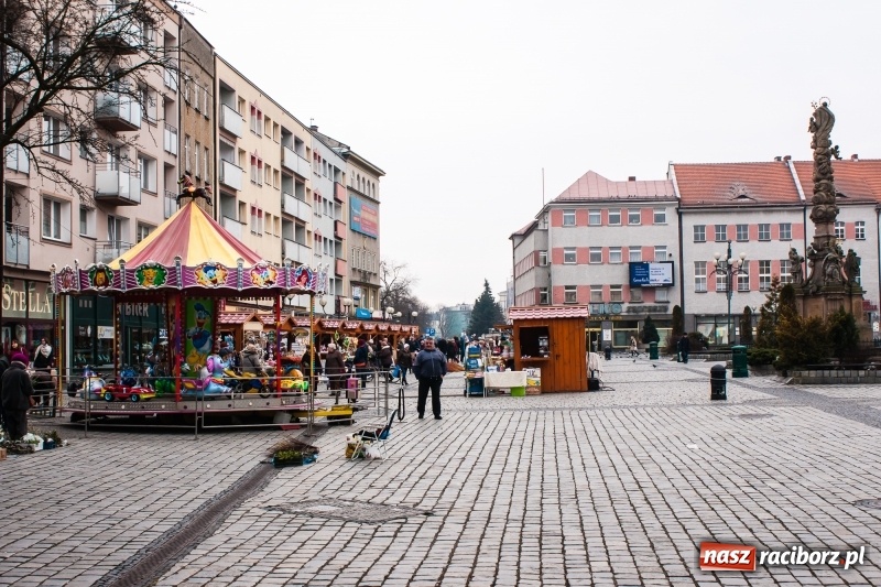 Zdjęcie w galerii na portalu naszraciborz.pl: Na Rynku ruszył raciborski Jarmark Wielkanocny. Potrwa do niedzieli wiadomości z regionu