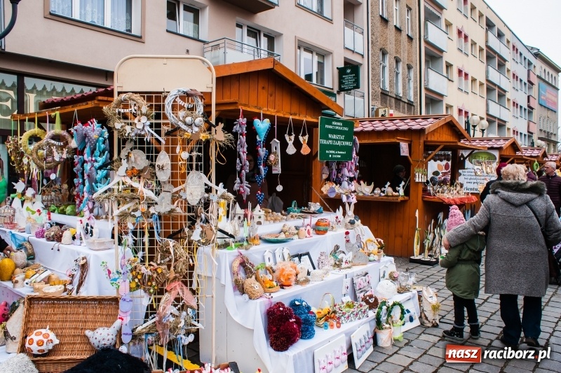 Zdjęcie w galerii na portalu naszraciborz.pl: Na Rynku ruszył raciborski Jarmark Wielkanocny. Potrwa do niedzieli wiadomości z regionu