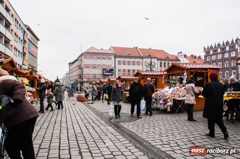 Zdjęcie w galerii na portalu naszraciborz.pl: Na Rynku ruszył raciborski Jarmark Wielkanocny. Potrwa do niedzieli wiadomości z regionu
