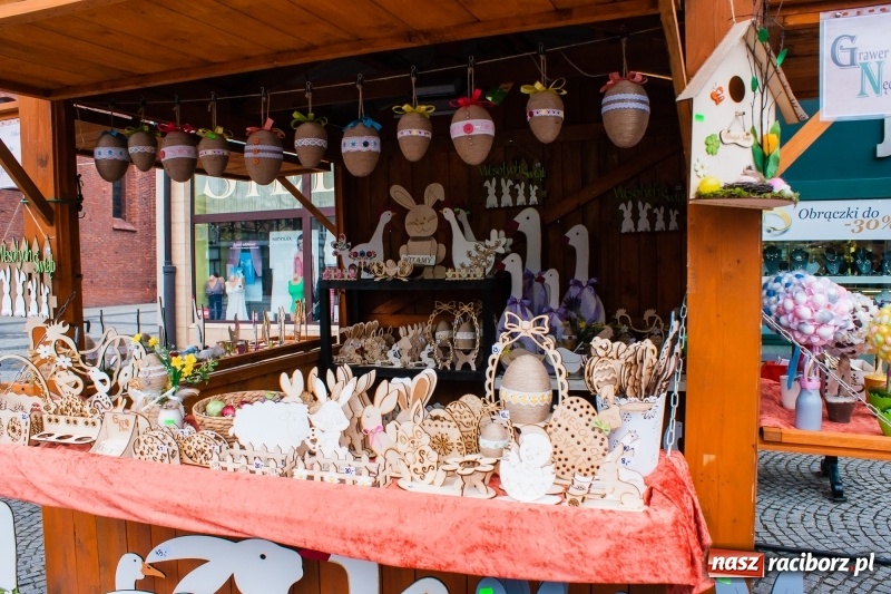 Zdjęcie w galerii na portalu naszraciborz.pl: Na Rynku ruszył raciborski Jarmark Wielkanocny. Potrwa do niedzieli wiadomości z regionu
