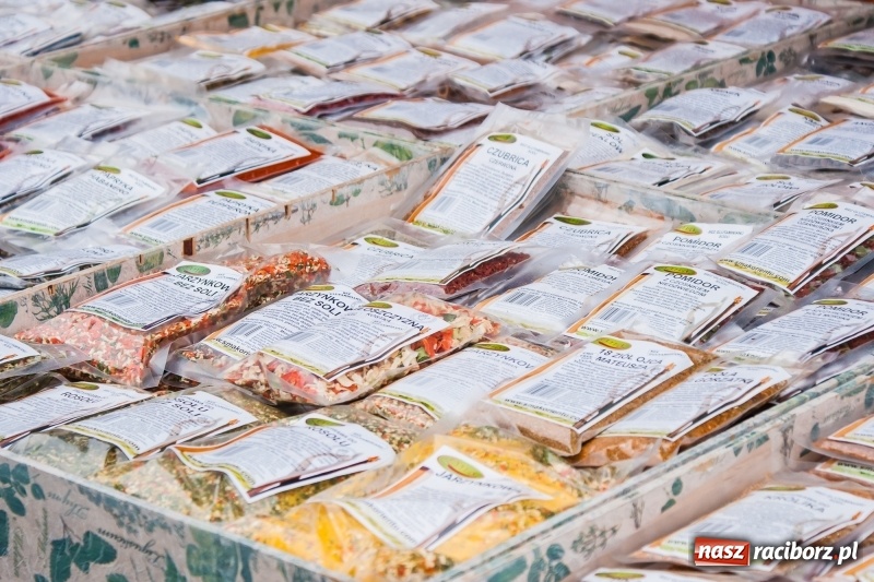 Zdjęcie w galerii na portalu naszraciborz.pl: Na Rynku ruszył raciborski Jarmark Wielkanocny. Potrwa do niedzieli wiadomości z regionu