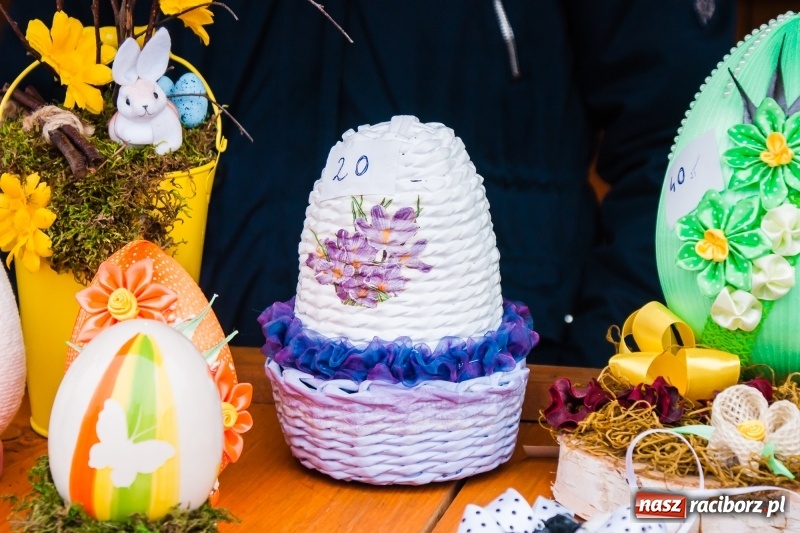 Zdjęcie w galerii na portalu naszraciborz.pl: Na Rynku ruszył raciborski Jarmark Wielkanocny. Potrwa do niedzieli wiadomości z regionu